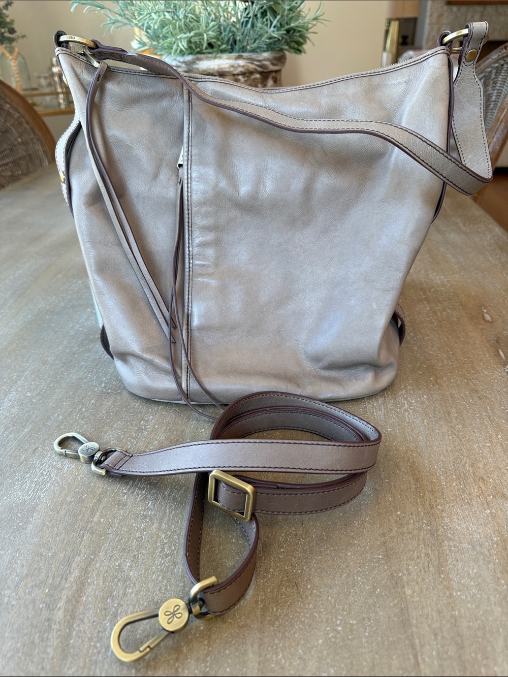 Hobo Women's Leather Crossbody Shoulder Bag - Taupe